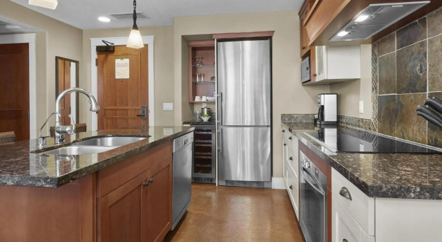 Star Suite -Luxurious condo with 3 fireplaces, and open Pool!