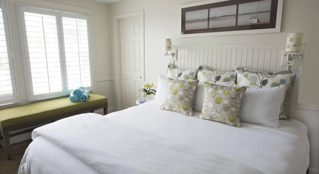 Vineyard Square Hotel & Suites, Забронировать Отель Бизнес-отели Эдгартаун, 4* 5*