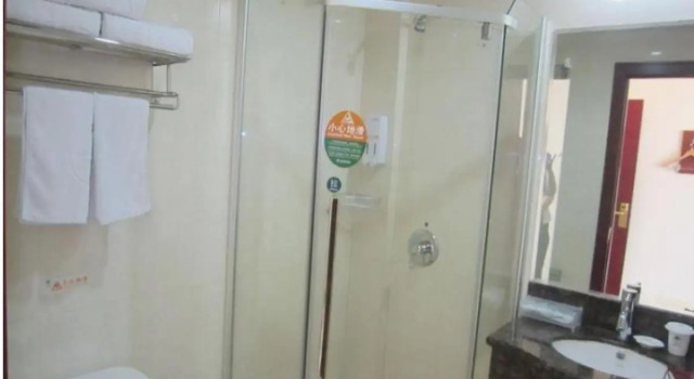 Номер Standard GreenTree Inn Nanjing ZhonGYAnGMEn Railway Station Express Hotel