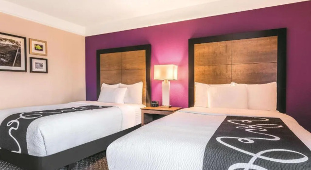 Четырёхместный номер Deluxe La Quinta Inn & Suites by Wyndham Shreveport Airport