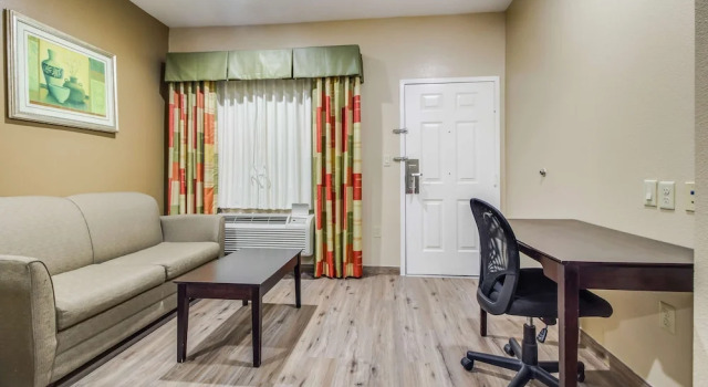 Двухместный номер Standard с балконом Americas Best Value Inn & Suites Tomball