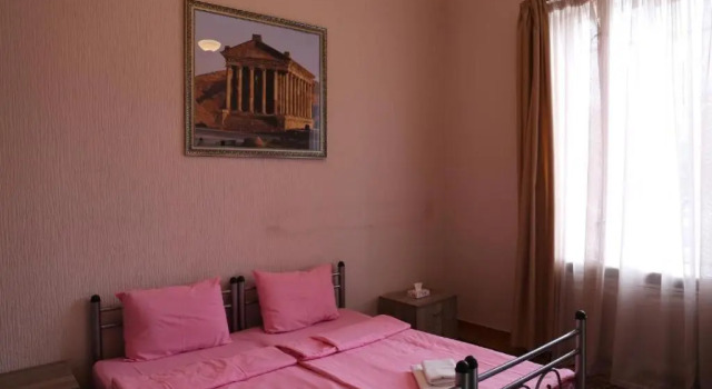 Standard Doppel Zimmer Bridge House Yerevan Armenia
