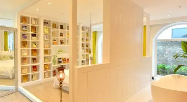 Mogan Mountain Living Map·Library Theme Guesthouse, Prenota Hotel Hotel a Huzhou con piscina, Piscina
