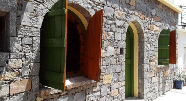 Villa Kamari-Cretan style apartment