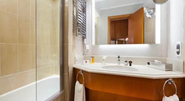Pool View Junior Suite With Terrace, Забронировать Апартаменты/квартира Отели Канн с бассейном, рядом с Eglise Reformee de France, Бассейн