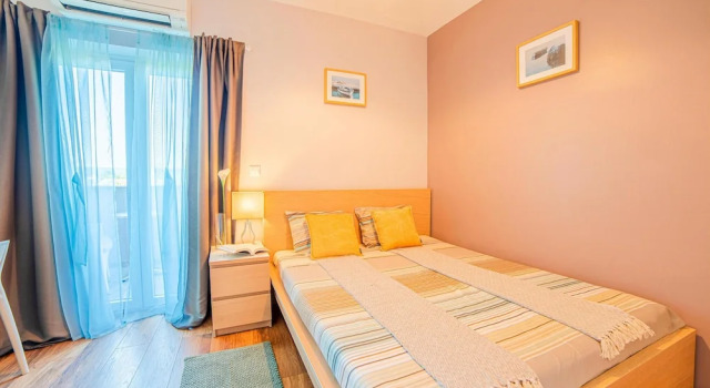 Beautiful Home in Klimno With Wifi and 2 Bedrooms, Varaa Hotelli Hotellit Kvarner Islands uima-altaalla, Uima-allas