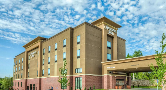 Кровать в общем номере Hampton Inn Poplar Bluff