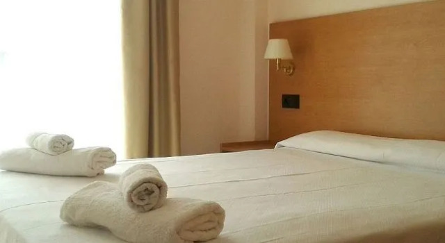 Bay Hotel, Забронировать Отель Отели Росас с парковкой, рядом с Aventura Nautica, Парковка
