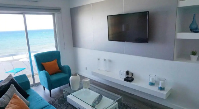 Апартаменты Lazuli Beachfront Apartment 43