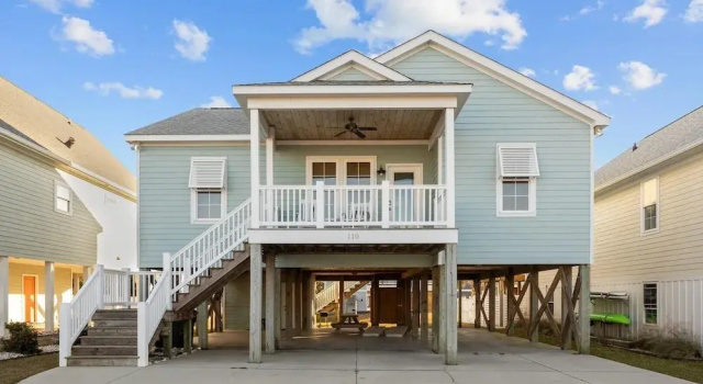 Night N Gale 4 Bedroom Home by RedAwning