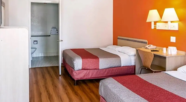 Номер Deluxe Motel 6 Bakersfield, CA - Convention Center