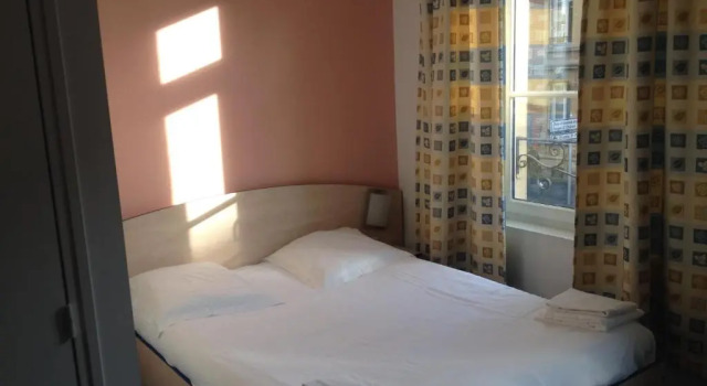 Семейный номер Standard Hotel César climatisation dans la majorité des chambres Centre-ville Gare Charleville-Mézières