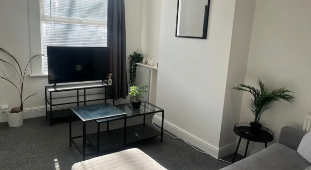 Коттедж 2bed Sleeps 3 - Central, Near Train Station, Wifi