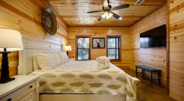Blossom Belle Lodge Luxury cabin 4 Bedroom, 3.5 Bath sleeps 11, Book Feriehus Villaer i Hochatown, Villa