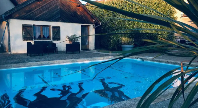 Семейный номер Standard Auberge du Relais dAuniac - Hôtel Bar Restaurant Bistronomique Piscine