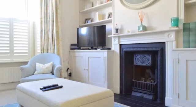 Amazing 4 Bedroom Family Home in a Calm Area, Забронировать Отель Отели Лондона 4 звезды, рядом с Southside Shopping Centre, 4*