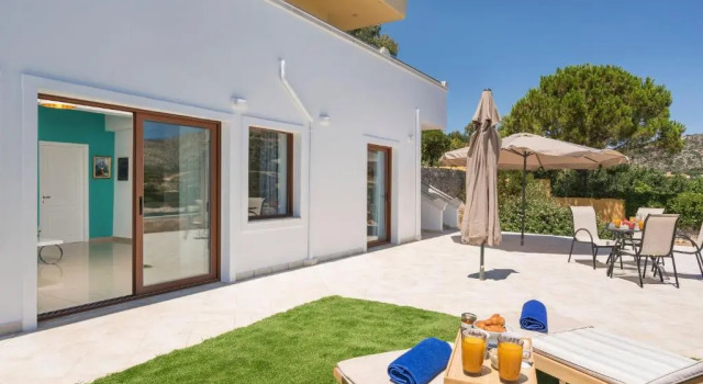 Апартаменты Cap Bleu Seafront Holiday Home