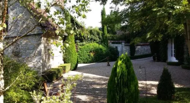 Maison d'hotes Les Jardins du Val, Book Hotel Hotels in Vernon with Parking, Parking