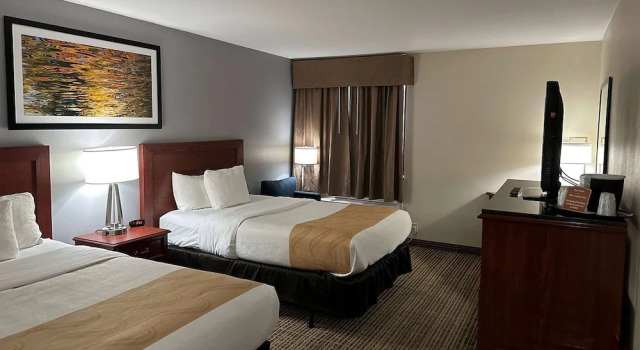 Baymont by Wyndham South Bend Near Notre Dame, Prenota Hotel Roseland Indiana