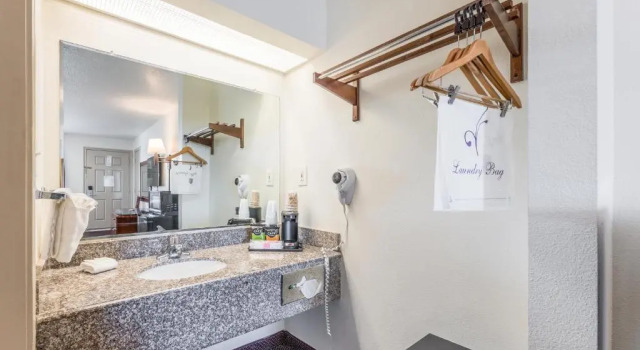Двухместный номер Standard Motel 6 Classic Galveston, TX Beach-Seawall