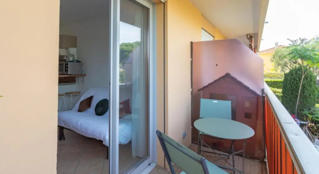 Nice Studio with balcony in quiet residence close to all amenities, Забронировать Апартаменты/квартира Отели Fabron с парковкой, Парковка