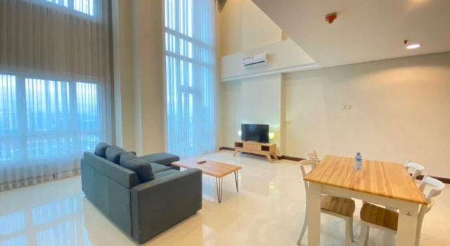 Fabulous 2Br Loft Apartment With Private Bathub At El Royale, Book Apartment Hotels in Bandung with a Pool, near Braga City Walk, Swimming Pool