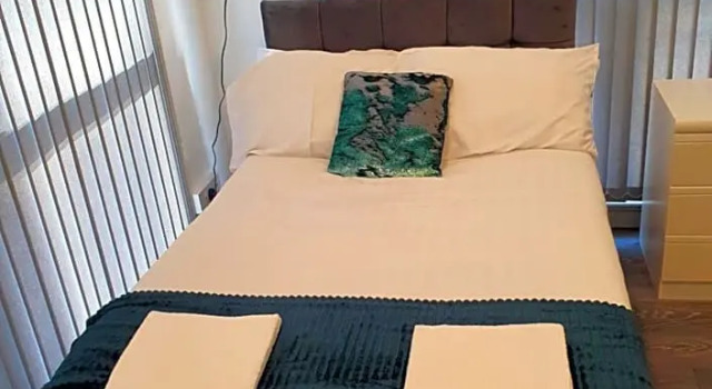City Centre 5 double bedroom detached, Забронировать Отель Ливерпуль Мерсисайд, рядом с Квартал Каверн