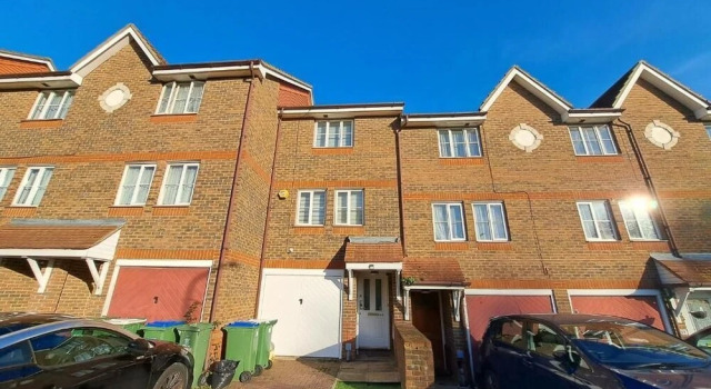J&A Stay, Book Hotel Thamesmead London og omegn