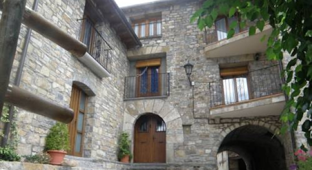 Casa Cosculluela, Book Hotel Hotels in Aragon with Parking, Parking