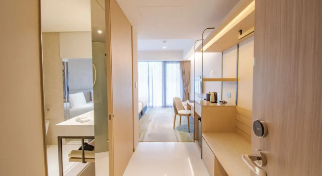 Трёхместный номер Superior с балконом Golden Tulip FAB Hotel