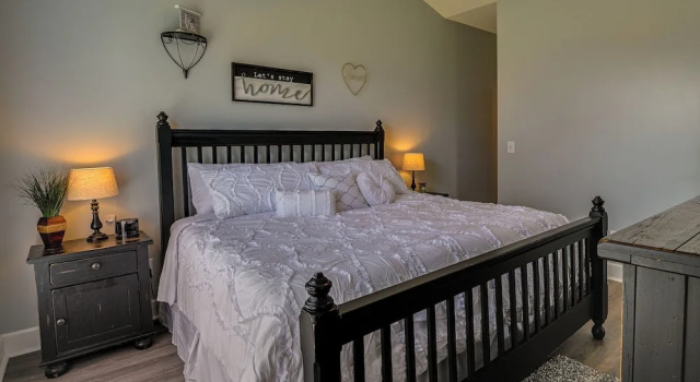 Idyllic Myrtle Beach Condo: Golf Course On-site, Забронировать Апартаменты/квартира Отели Миртл-Бич с парковкой, рядом с PineHills Palmetto at Myrtlewood Golf Club, Парковка