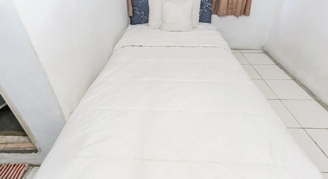 Camera Economy SPOT ON 93515 Pulo Gebang Guest House