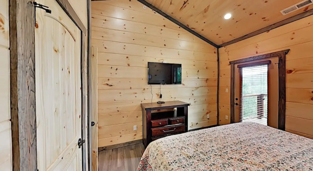 All-suite Luxury W/ Swim Spa & Home Theater 5 Bedroom Cabin, Забронировать Курортный отель Гатлинберг Great Smoky Mountains National Park, рядом с Светофор №2B