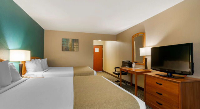 Четырёхместный номер Standard Best Western Governors Inn and Suites