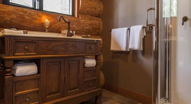 Log House Retreat