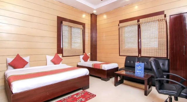 OYO Townhouse 183 Function Inn