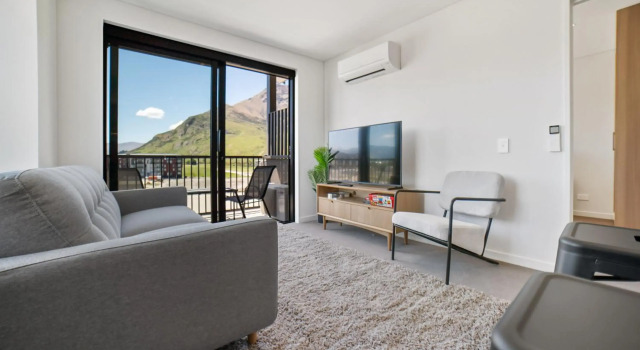 Toru Top Floor Apartment - Brand New & Convenient, Забронировать Апартаменты/квартира Куинстаун 