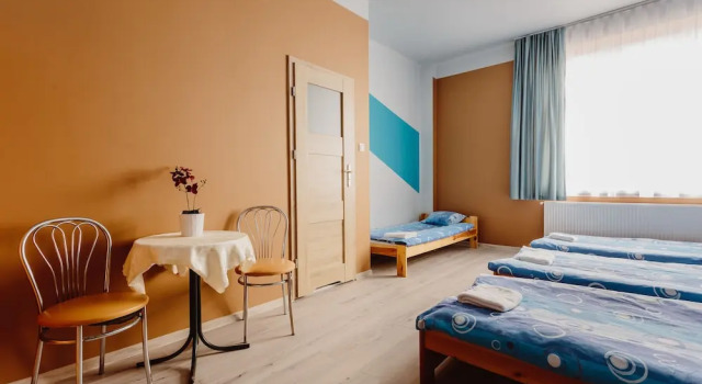 Четырёхместный номер Standard с балконом Hostel Tara