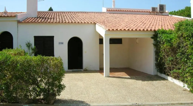 House with 2 bedrooms in Albufeira with furnished garden 400 m from the beach, Rezerwuj Hotel Hotele w Algarve z parkingiem, Parking