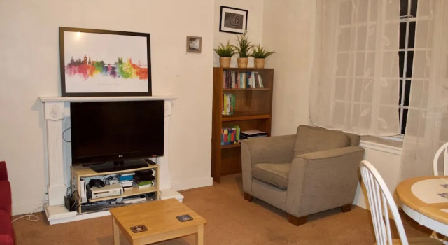 Cosy 2 Bedroom Flat off the Royal Mile, Забронировать Отель Эдинбург Midlothian, рядом с Национальный музей Шотландии