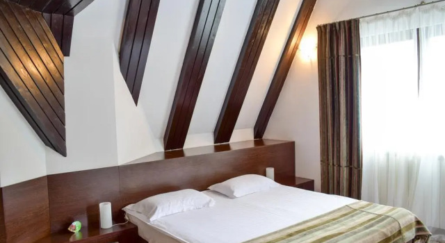 Hotel Smart, Забронировать Отель СПА-отели Синая, рядом с Замок Пелеш, SPA-услуги