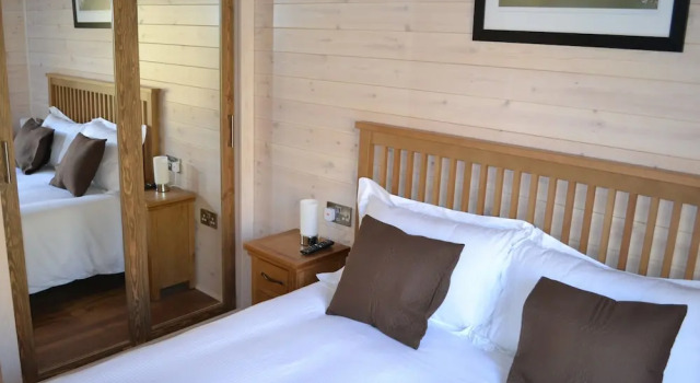 Апартаменты Luxury The Chiltern Lodges at Upper Farm Henton