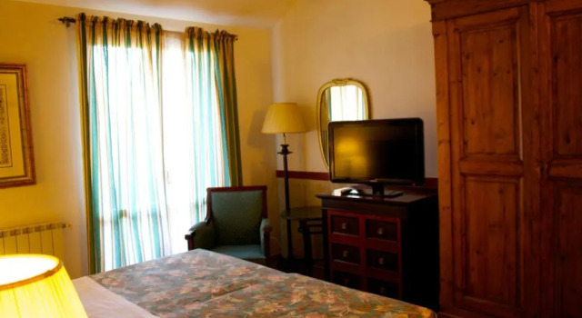 Трёхместный номер Standard с красивым видом из окна Hotel Antico Residence Roma