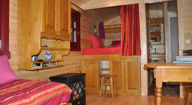 Gite Insolite "La Roulotte des Elfes", Au Milieu de Nulle Part, Réserver Hôtel Outines Marne