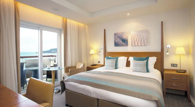 Полулюкс L’Horizon Beach Hotel & Spa