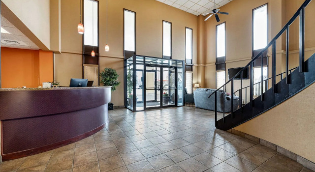 Hutchi Bell, Book Hotel South Hutchinson Kansas