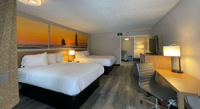 Четырёхместный номер Standard Days Inn and Suites by Wyndham Port Huron