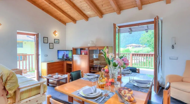 Семейный коттедж с балконом Casa Tra Borgo e Lago - Happy Rentals