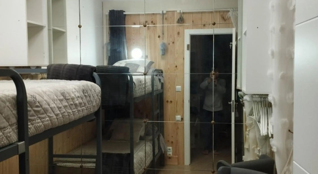 CHAMBRES D'HÔTES CHEZ CATHERINE A REUS chambre patio, Забронировать Отель Реус El Baix Camp, рядом с Центр Гауди в Реусе