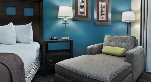 Двухместный люкс с видом на залив Oxford Suites Silverdale